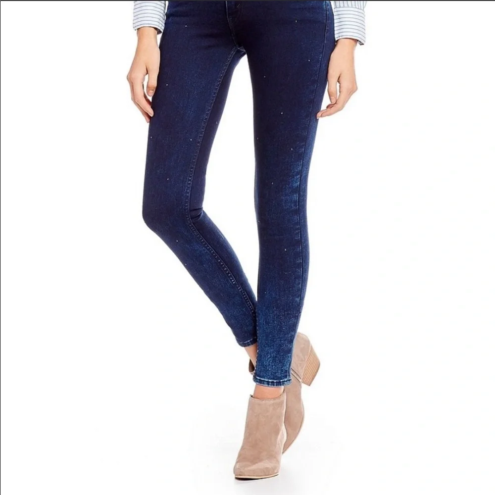 NWT Levi’s: 28x30 Dark Blue Sequenced Skinny Jeans